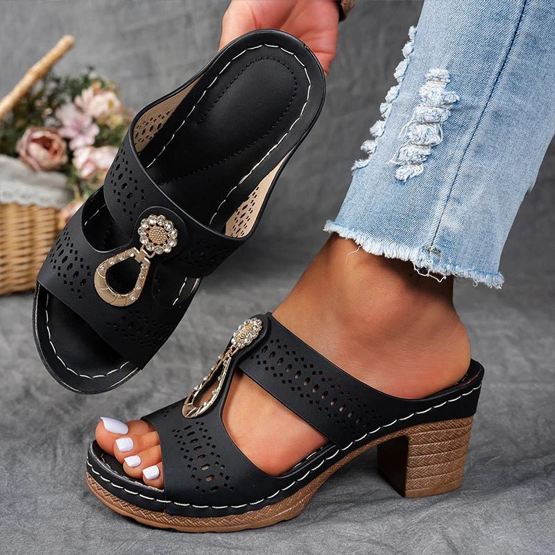 Sandales orthopédiques femme à talon confortable et détails ajourés