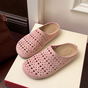 Chaussons femme ajourés en suède artificiel à enfiler